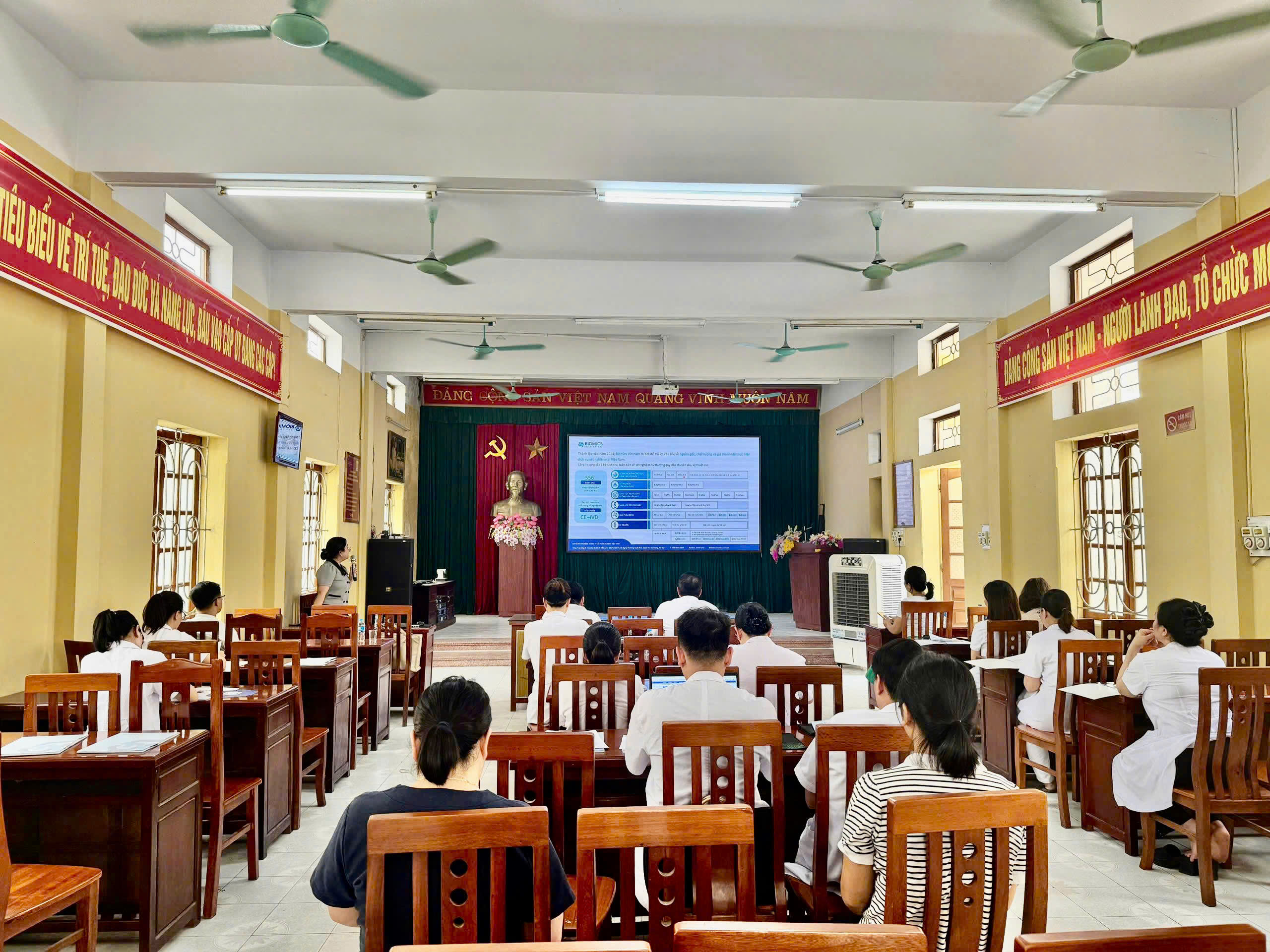 Biomics Vietnam tổ chức buổi trao đổi chuyên môn tại Trung tâm y tế huyện Cẩm Giàng, Hải Dương